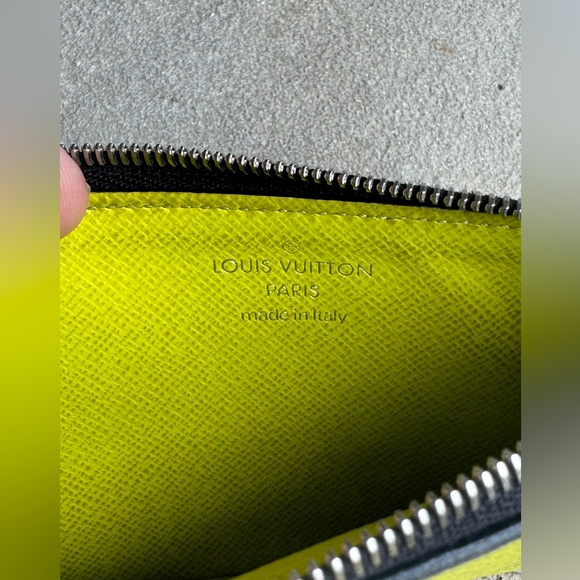 🌟 “B” Louis Vuitton Taigarama Coin/Card Holder Electric Yellow - Picture 4 of 5